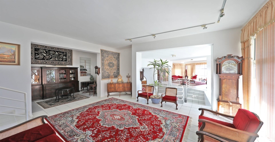 5 Bedroom Property for Sale in Plattekloof Western Cape